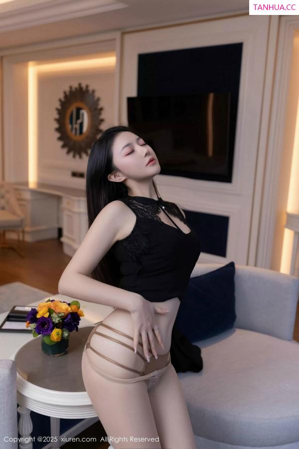 鱼子酱fish  [XiuRen]高清写真图 2025.02.28 No.9953 鱼子酱Fish 丝袜美腿第37张图片